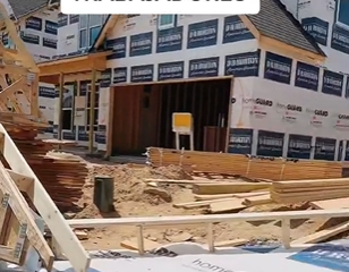 Impedir que lo sigan haciendo tendrá graves consecuencias económicas, advierte Samuel Vilchez, director para Florida de la American Business Immigration Coalition, una asociación empresarial que aboga por una mejor integración de los <b>migrantes</b> en la economía.