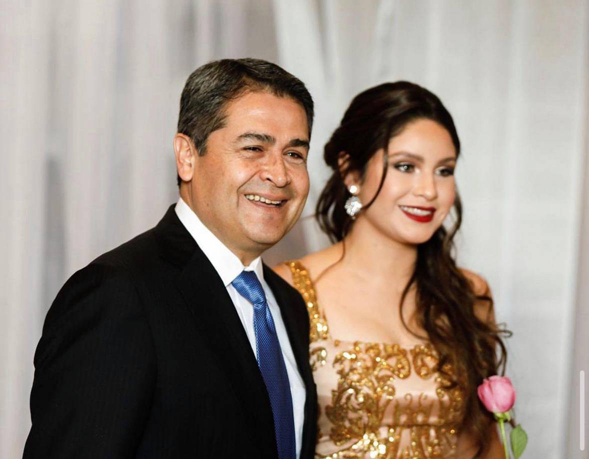 Isabela se ha vuelto muy popular en redes sociales luego de que su padre, el expresidente hondureño, Juan Orlando Hernández, fue capturado en febrero de 2022 y luego extraditado hacia Estados Unidos en abril de ese mismo año. 