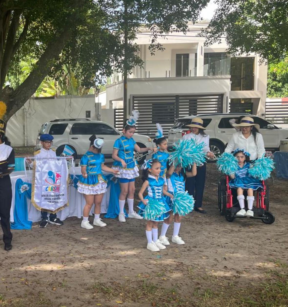 Inclusión y amor a Honduras: Niños con capacidades diferentes desfilan en SPS