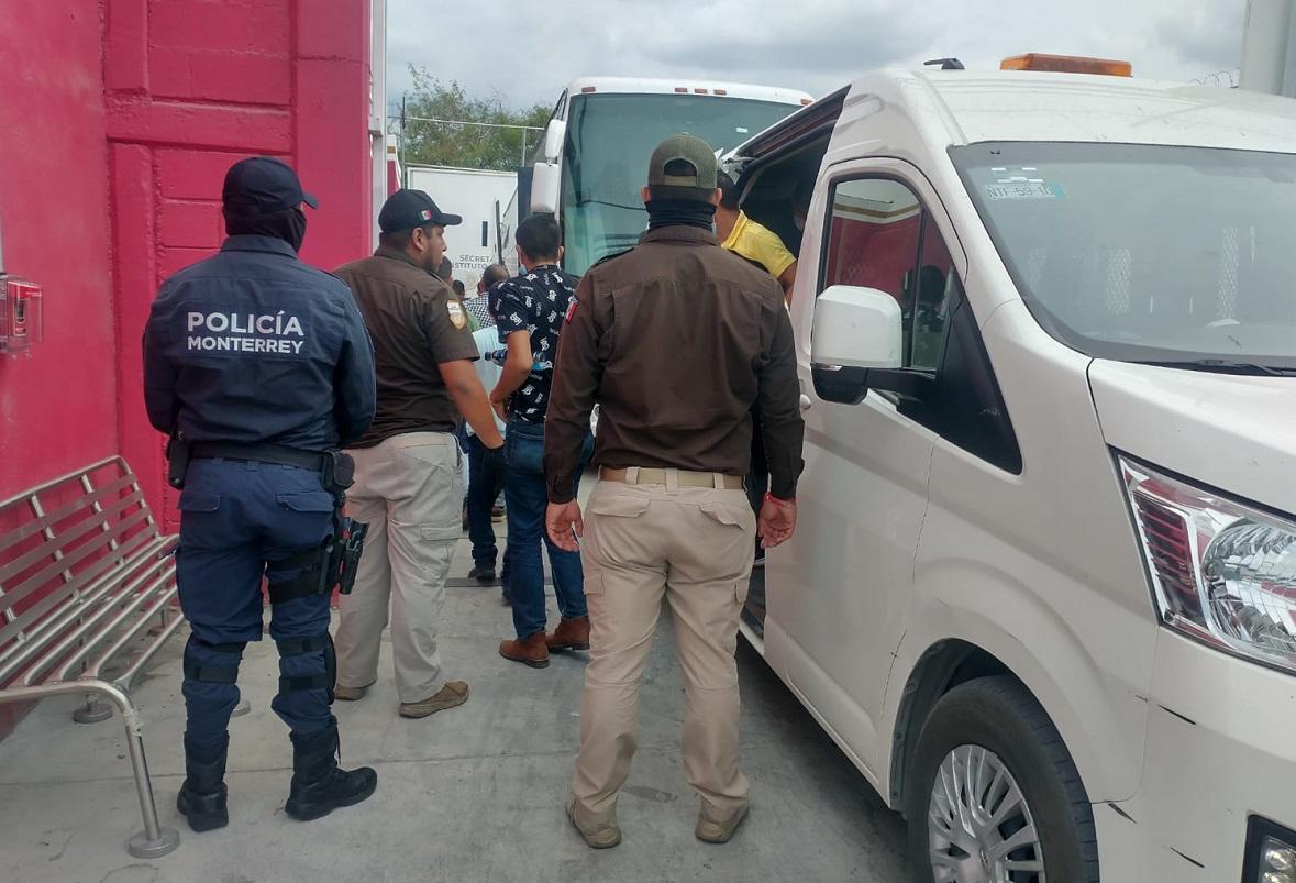 México realiza operativo para buscar a migrantes en tráileres en frontera sur