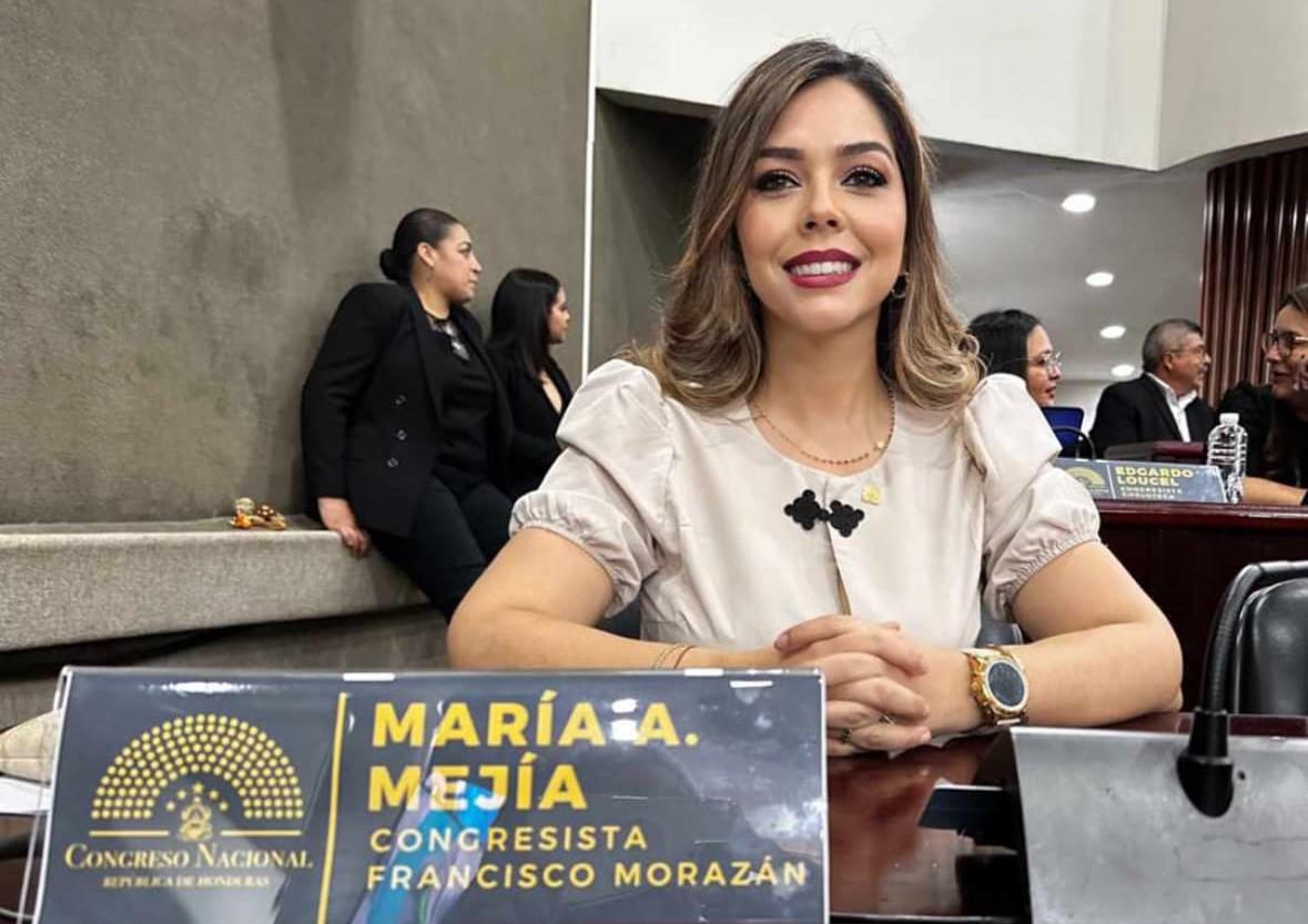 Diputada María Antonieta Mejía arremete contra Rixi Moncada