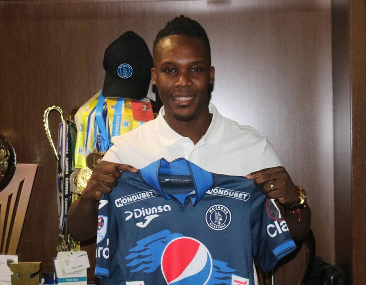 Rubilio Castillo: El goleador vuelve al Motagua para este 2024 y llega procedente de China. Rechazó una oferta del Marathón por volver con los azules.
