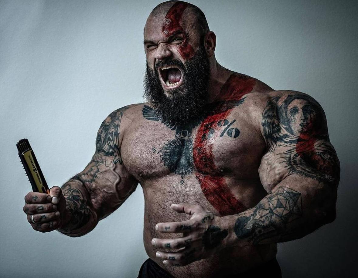 Esta práctica le permitía aumentar de una forma más rápida la masa muscular y la fuerza. Hasta 16.500 calorías llegaba a consumir al día. De ellas un alto porcentaje consistía en proteínas, que si se consumen en exceso “pueden provocar fallo renal y en el hígado”, dicen los expertos.