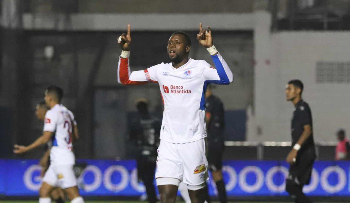 Yustin Arboleda fue figura al marcar un doblete en el duelo Olimpia vs Real España.