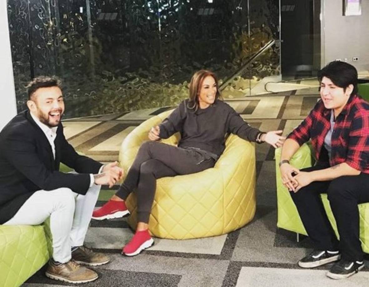 En su carrera ha participado junto a la periodista mexicana Adela Micha.