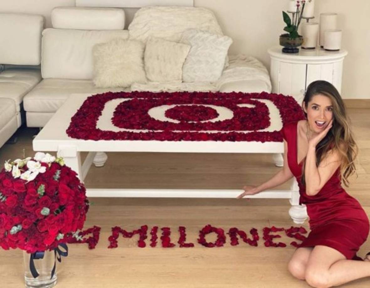 El 19 de mayo, Favela celebró con sus fans en Instagram la llegada a los 4 millones de seguidores en la esfera virtual.