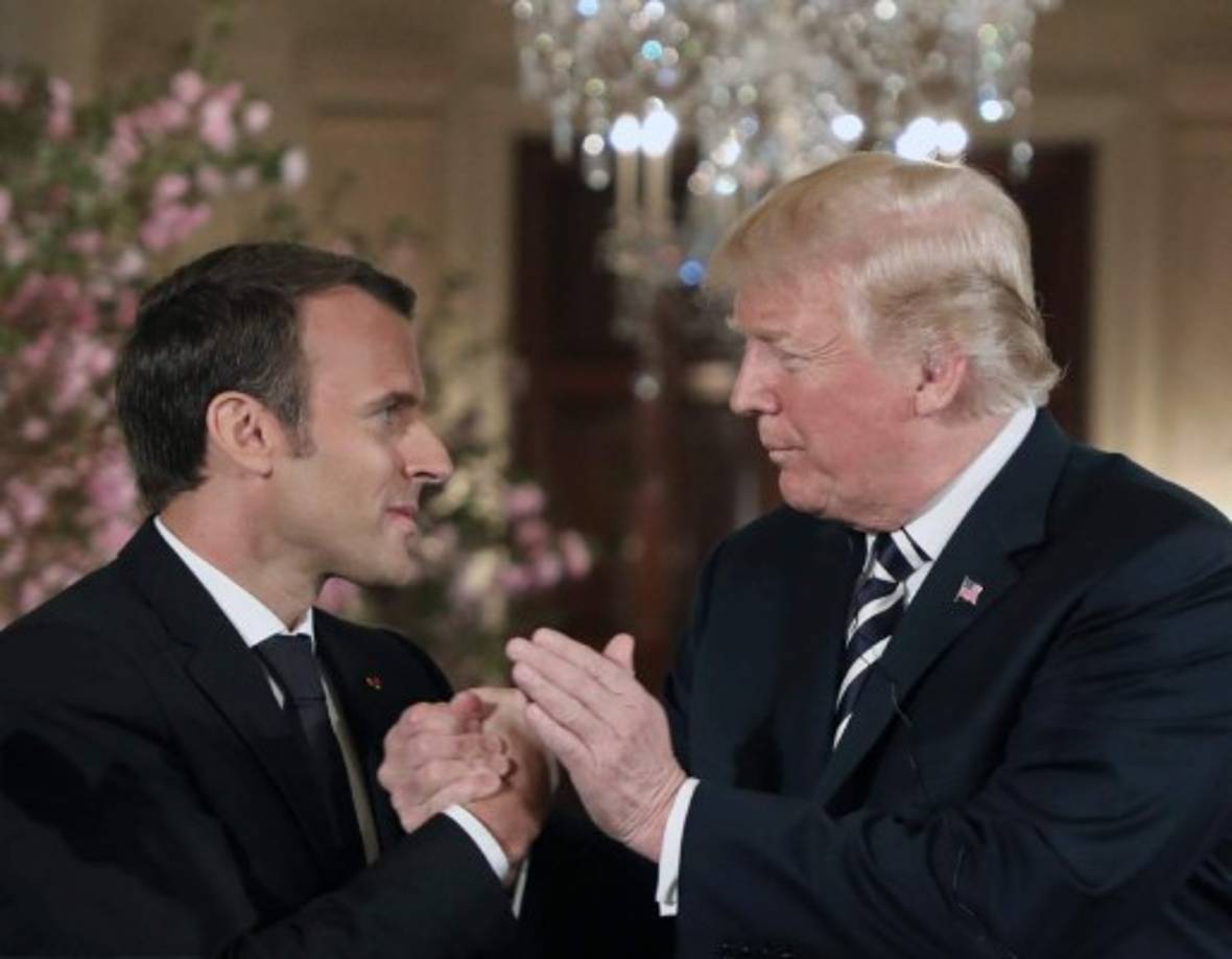 El mandatario francés, que ha hecho todo para nutrir una relación estrecha con un dirigente 30 años mayor y cuya visión del mundo es diametralmente opuesta, buscará influir en varios asuntos.<br/><br/>El lunes los dos hombres intercambiaron bromas y cumplidos, y juntos con sus esposas sembraron en el jardín de la Casa Blanca un joven roble ofrecido por el líder francés.