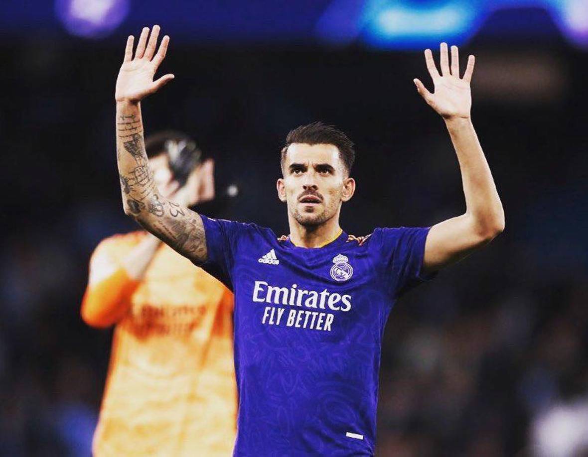 Dani Ceballos: Cuando todo parecía que saldría del Real Madrid, prensa española informa que el volante se estaría quedando en el equipo blanco: “Se va a quedar en el Real Madrid, porque nadie ofrece los 12-15 millones que pide el club, y él sólo se quiere ir al Betis”, señalan.