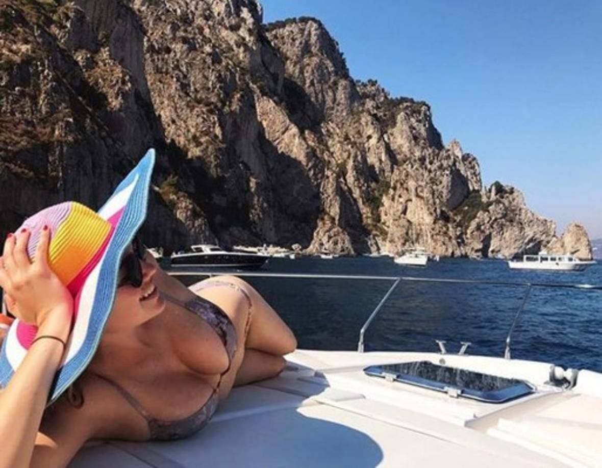 Sus fotos en las redes sociales demuestran porqué la revista la nombró como la mujer más sexy.