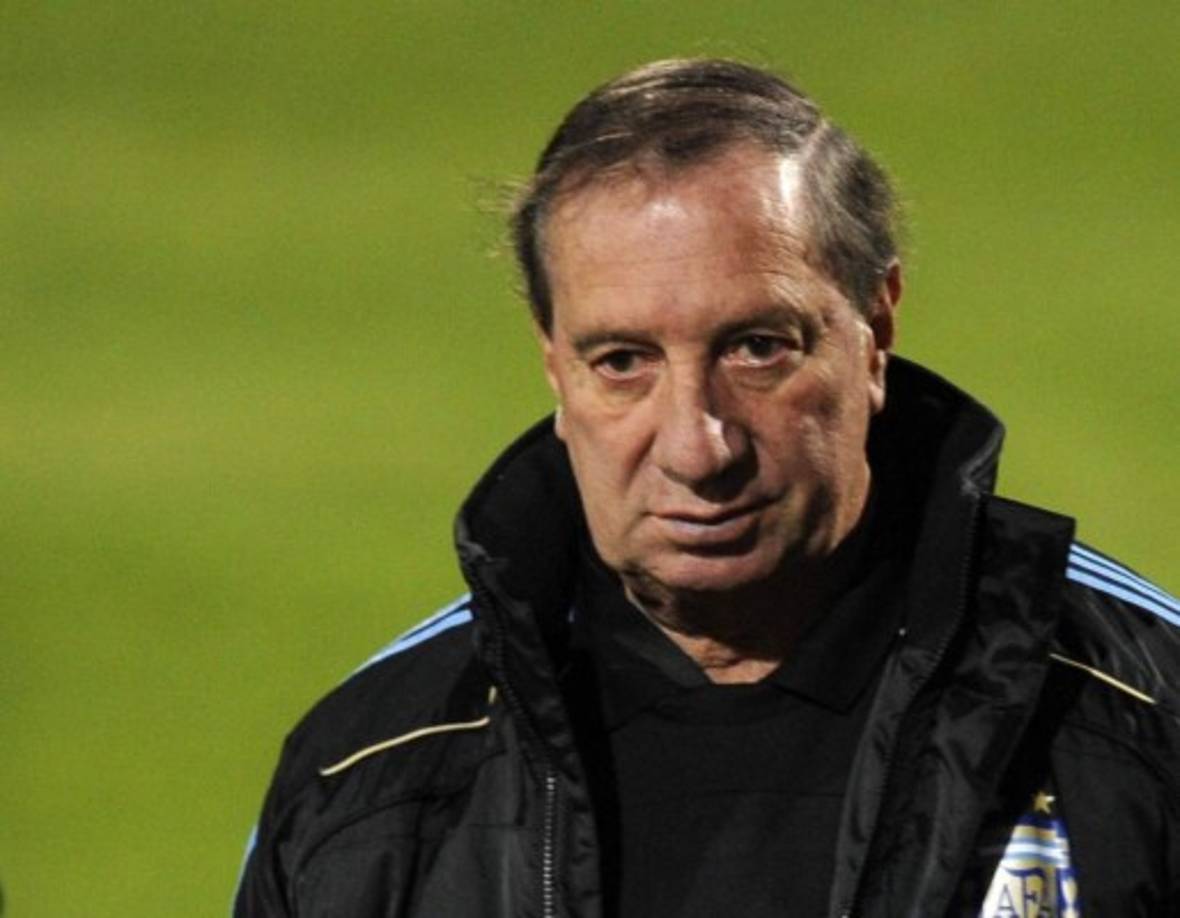 Carlos Bilardo se doctoró en Medicina en la Universidad de Buenos Aires.. Ejerció tras dejar el fútbol y en su etapa como técnico los futbolistas le pedían consejos matrimoniales, tal y como explica en su biografía.