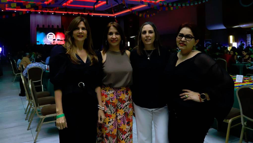 Viena Baide, Karla Pantoja, Claudia Silva y Claudia Kawas