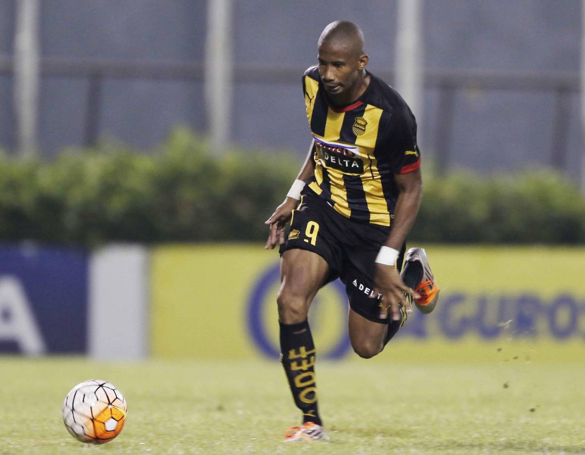 Allan Moisés Lalín jugó en la Liga Nacional en clubes como Real España, Marathón, Atlético Olanchano, Victoria etc.