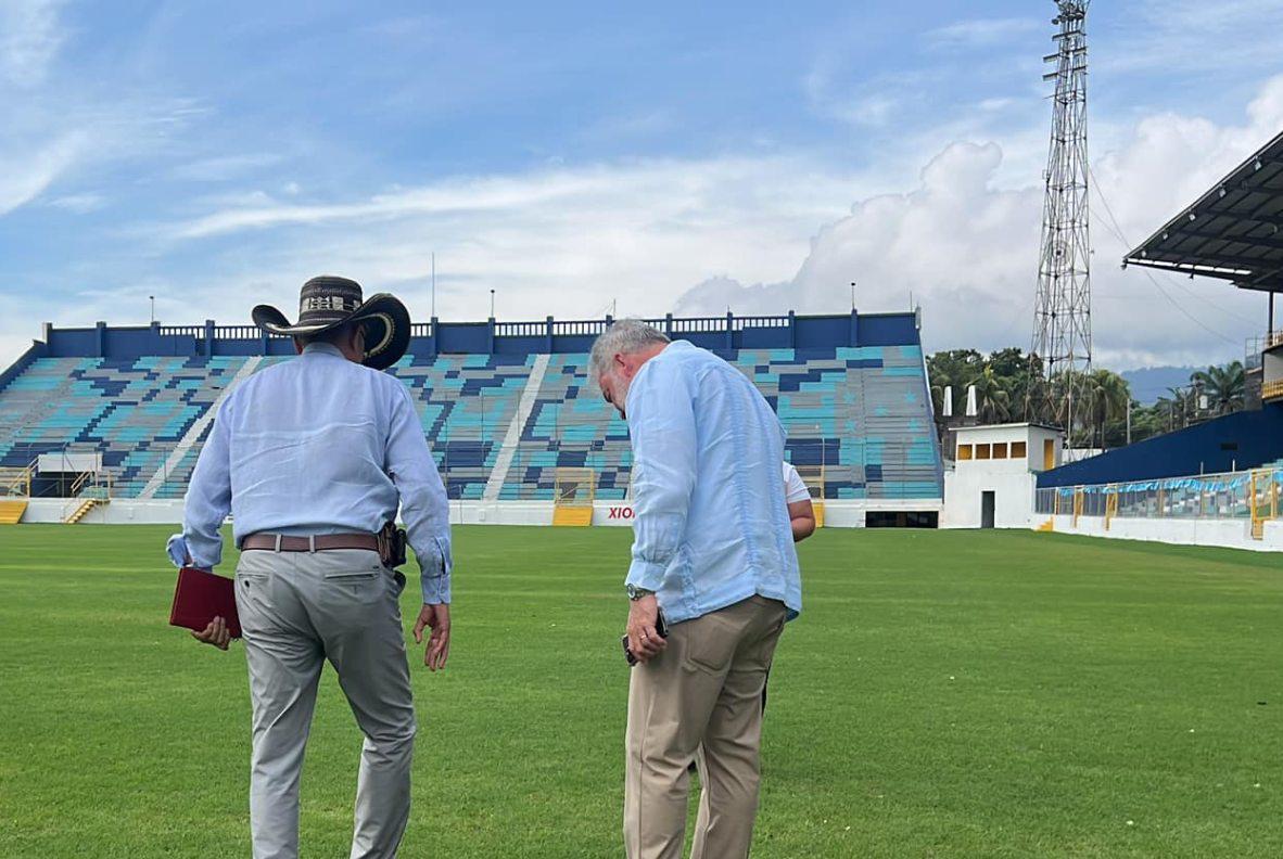 Alcalde Roberto Contreras oficializa dónde se jugará el Real España- Olimpia