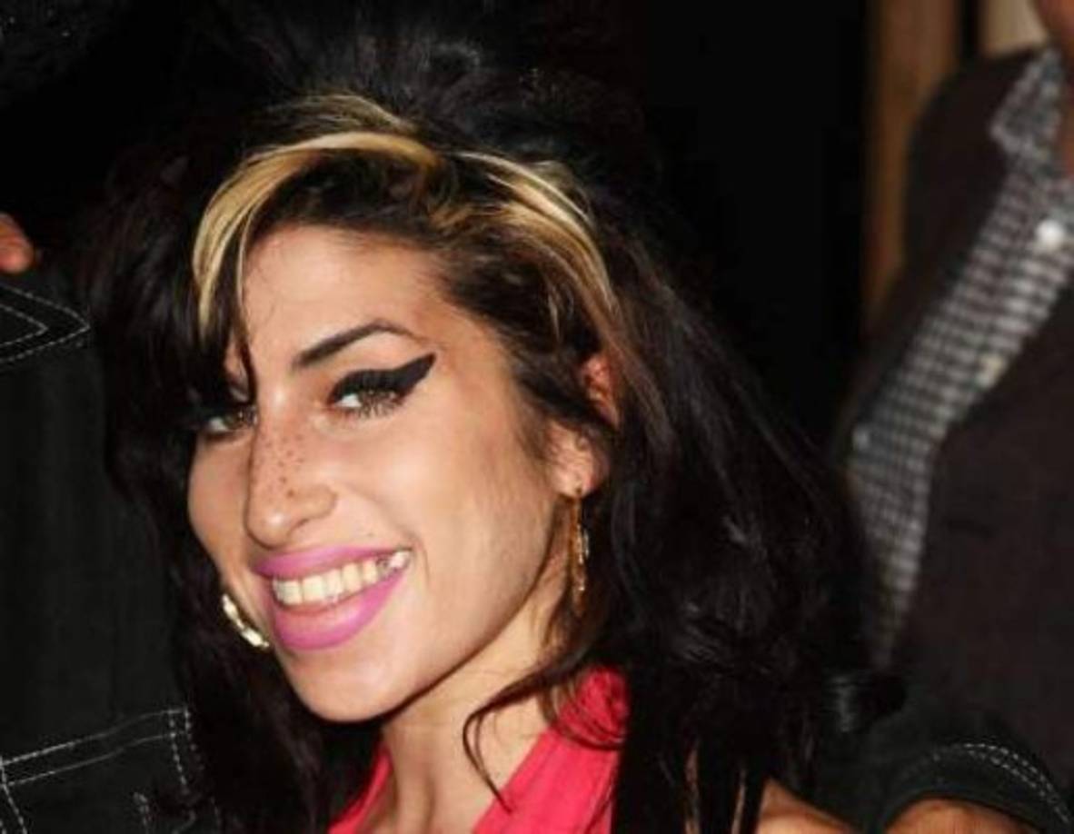 EL CLUB DE LOS 27. Este es un club súperexclusivo al que realmente no te gustaría pertenecer. El club de los 27, se refiere al hecho de que una gran cantidad de músicos talentosos han muerto en su mejor momento, a la edad de 27 años. Amy Winehouse es un miembro reciente de alto perfil, pero esta lista también cuenta con Kurt Cobain, Jimi Hendrix, Janis Joplin, Robert Johnson y Jim Morrison, por nombrar sólo algunos. ¿Maldición o coincidencia?