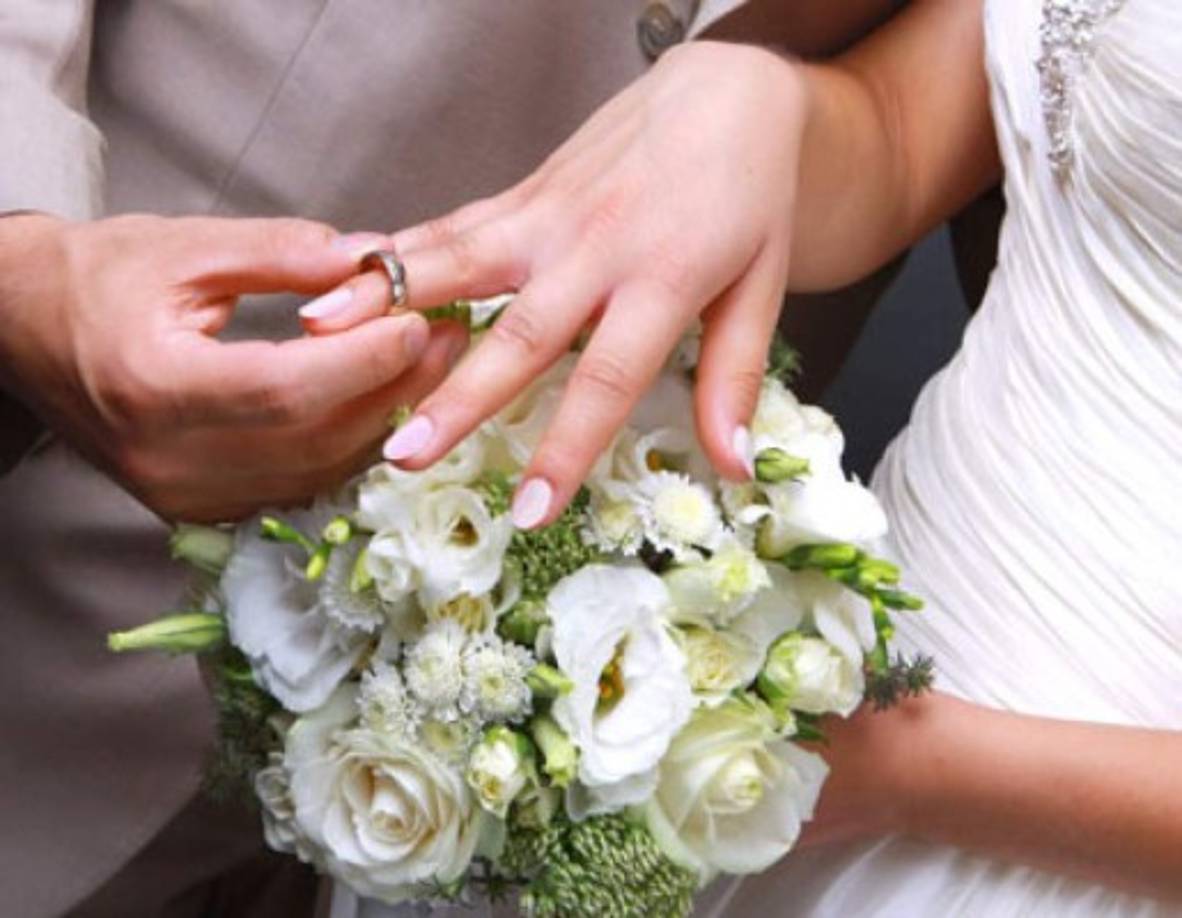 Soñar con Boda.<br/><br/>Para los casados ver a sus cónyugues casándose nuevamente puede ser el anuncio de una separación definitiva.<br/><br/>Si estas soltero significa felicidad inminente; si estas casado anuncia preocupaciones familiares.