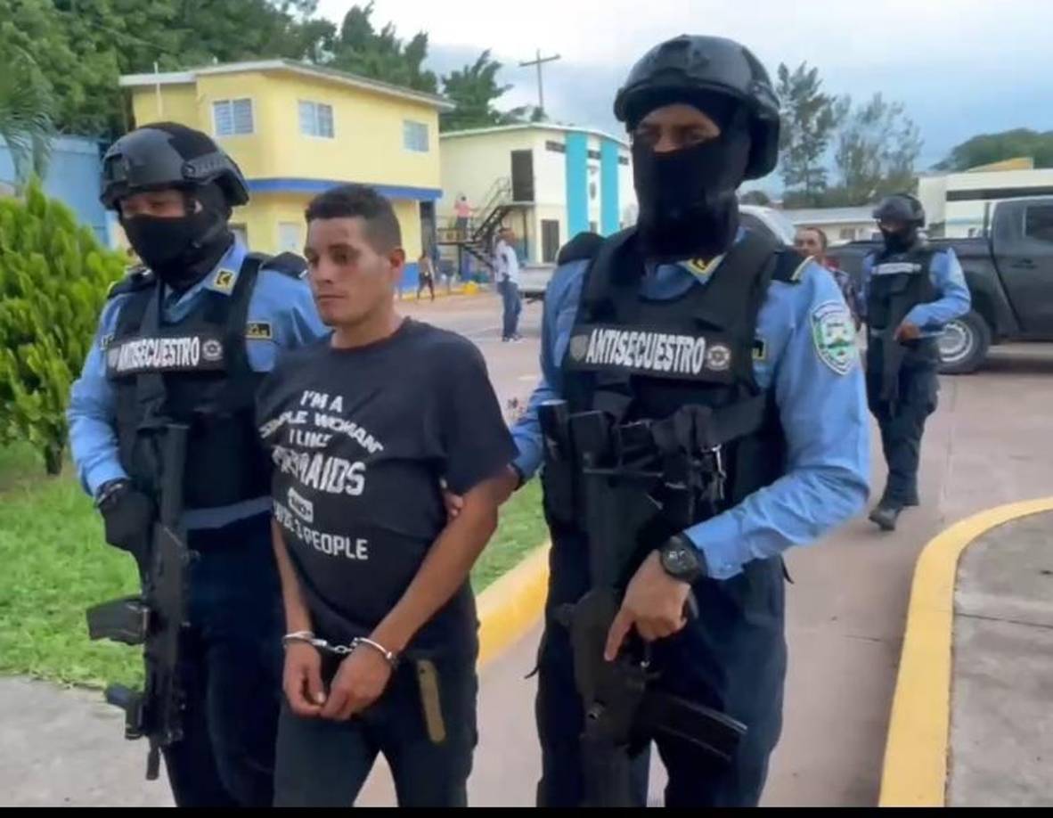 Las órdenes de captura en contra de este padre y su hijo fueron emitidas por el Juzgado de Letras Penal de la Sección Judicial de El Progreso, Yoro, en fecha 31 de Julio de 2024, Exp. No. 189-2024.J4.