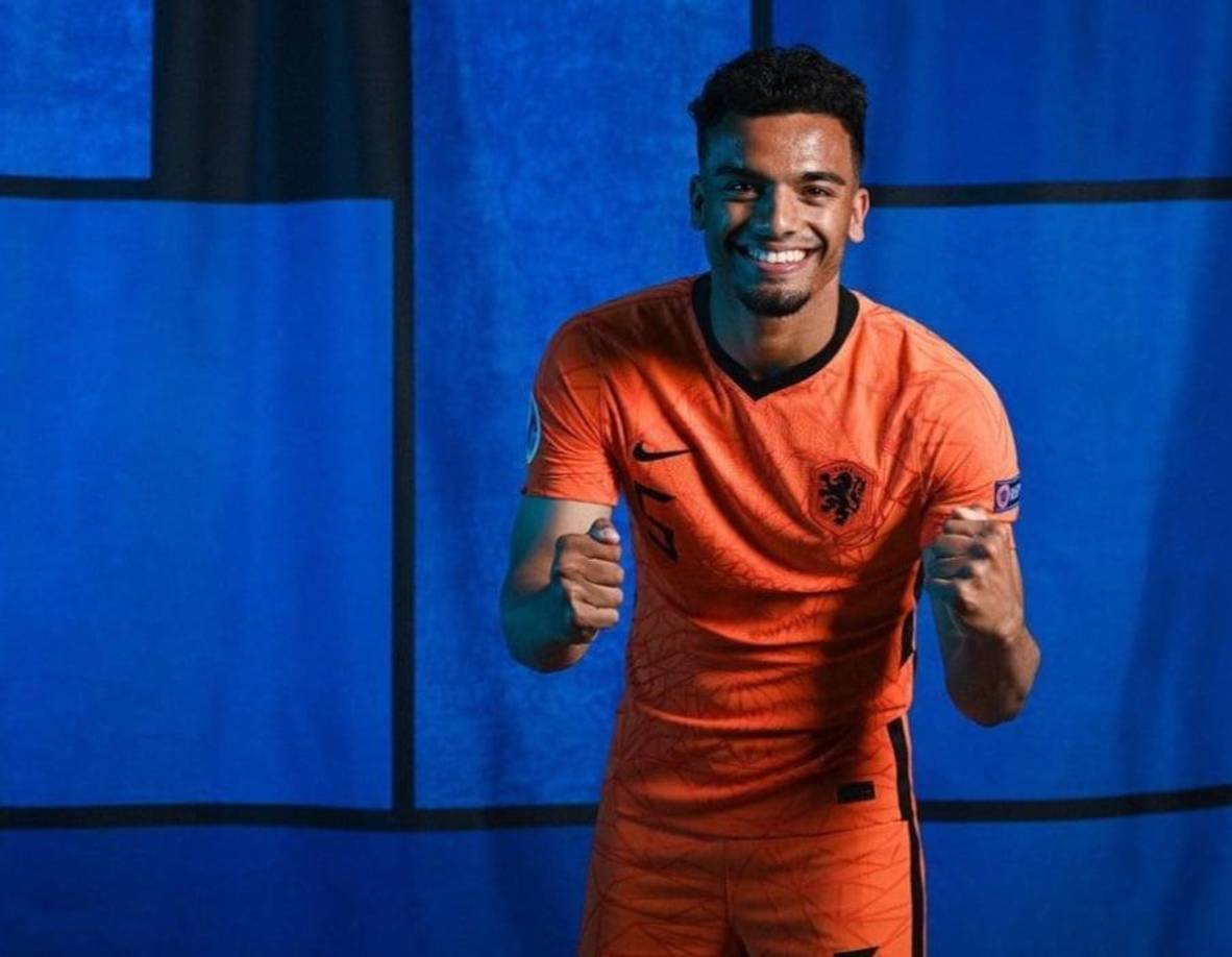 El lateral zurdo del AZ, Owen Wijndal, ha sido ofrecido al Real Madrid para suplir a Marcelo en la próxima campaña.