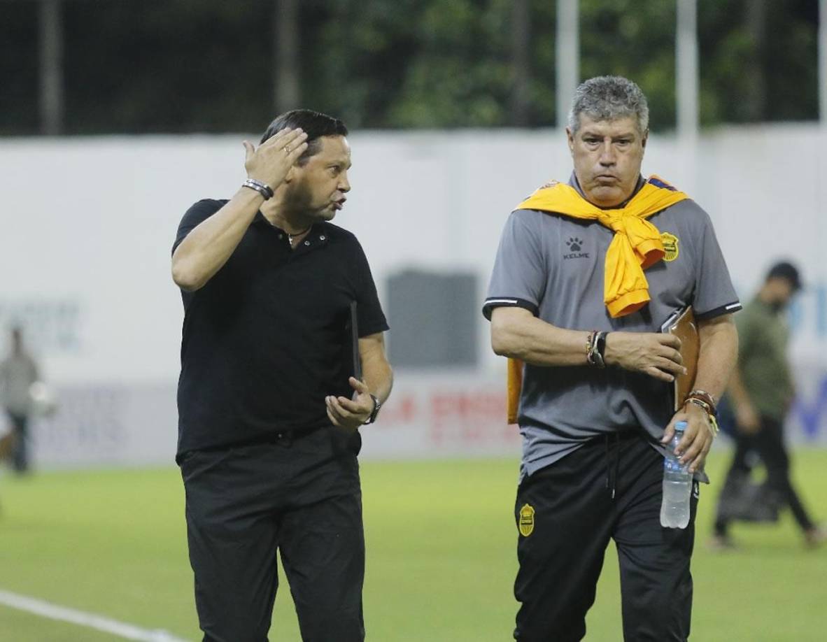 El entrenador tico Jeaustin Campos se dejó ver muy molesto por la derrota del Real España contra el Juticalpa FC en el estadio Morazán.