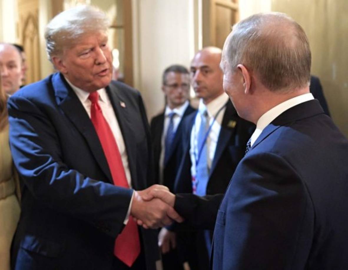 Según Collett, Trump alzó el mentón para hacer un gesto voluntario tras estrechar la mano de Putin. 'El mentón tenso es interesante porque revela que la persona se siente vulnerable', analiza.<br/><br/>'Puede ser que Trump no pudo dominar la situación, o tal vez pensaba que no era lo pertinente. Se ve claramente que no estaba cómodo', agregó.