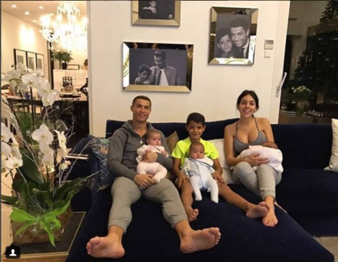 Esta es la hermosa imagen que ha presumido Georgina. Cristiano Ronaldo es un hombre que otorga una importancia capital a su familia, y no resulta en absoluto sorprendente a estas alturas, sobre todo desde que debutara en la paternidad con el nacimiento de su primogénito. <br/><br/>