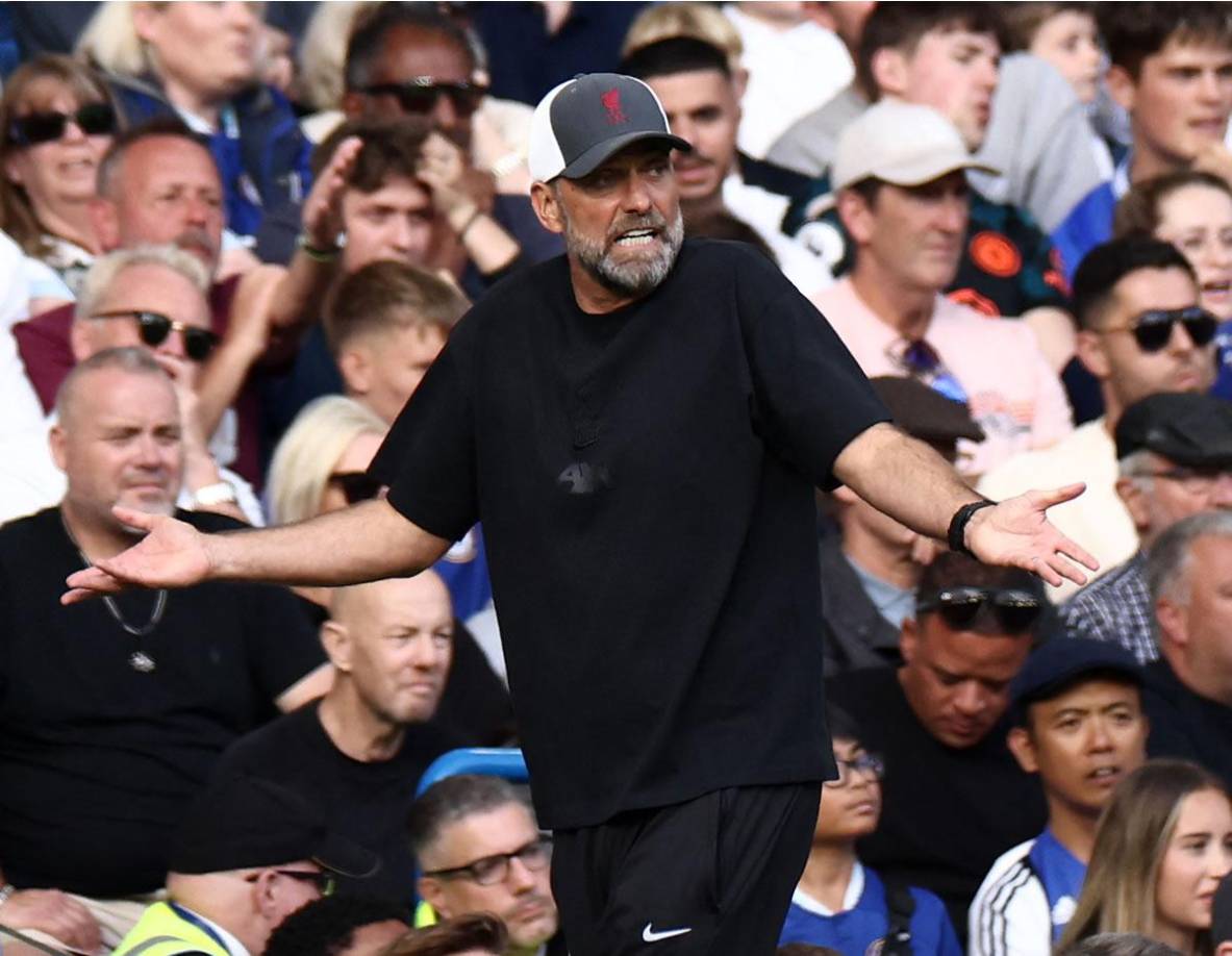 Jürgen Klopp criticó el papel de Arabia Saudita en este mercado de fichajes, dijo que el dinero ilimitado es un problema y pidió algún tipo de regulación al respecto. “No es que sea más difícil atraer a futbolista, es que todo es más complicado ahora. Arabia no lo está poniendo fácil tampoco y además nuestro mercado de fichajes cierra este mes, pero otros siguen abiertos. El dinero ilimitado es un problema, es así. ¿Qué podemos hacer? Estaría bien que alguien pudiera encontrar una solución o una regulación”, dijo.