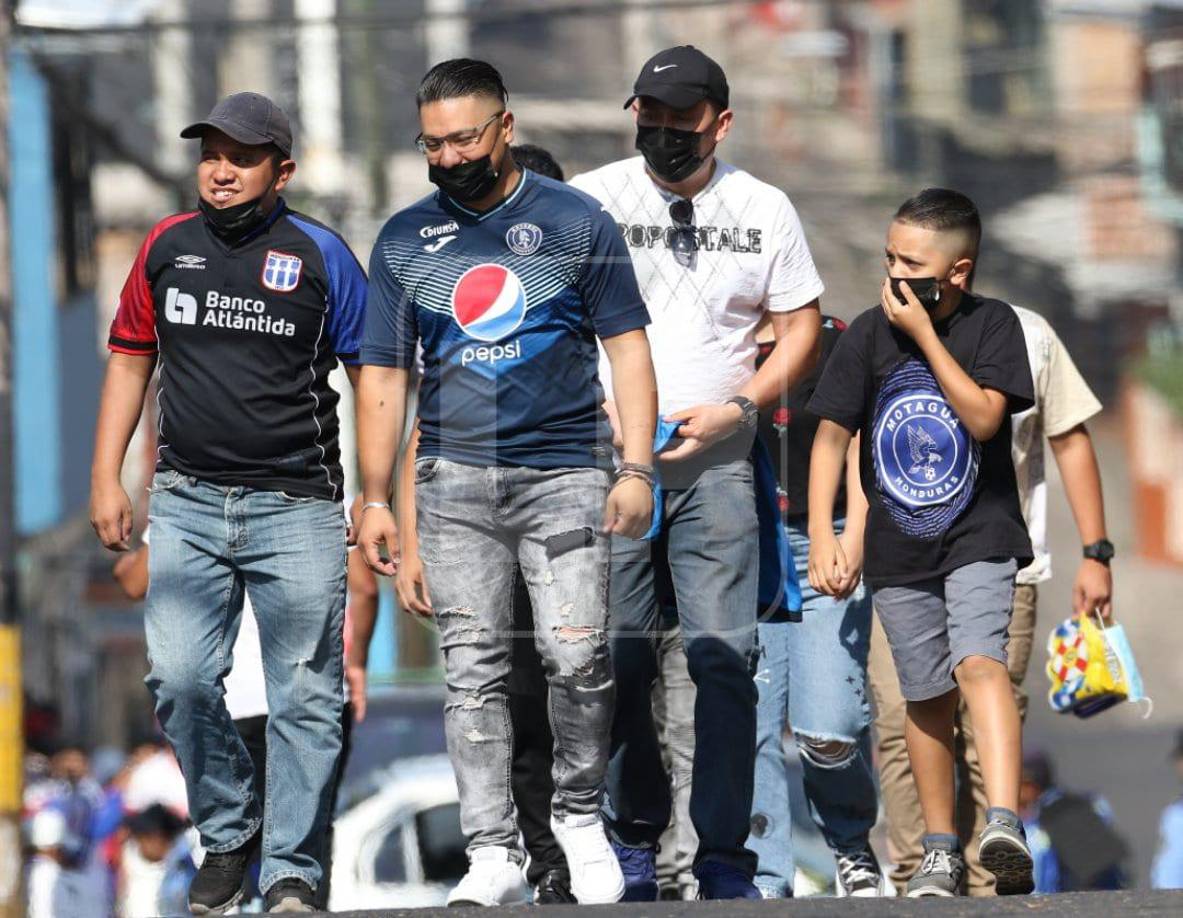 La afición del Motagua no se quedó atrás y también llegó para darle el apoyo al cuadro azul.