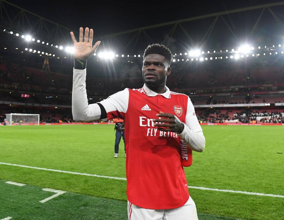 Thomas Partey también es pretendido por Arabia Saudita. El actual jugador del Arsenal tiene contrato hasta 2025. En el país árabe están atentos a su situación y estarían dispuestos a pagar 40 millones de euros por el exjugador del Atlético de Madrid. Todavía no hay decisión por parte del jugador, tal y como afirma Fabrizio Romano.