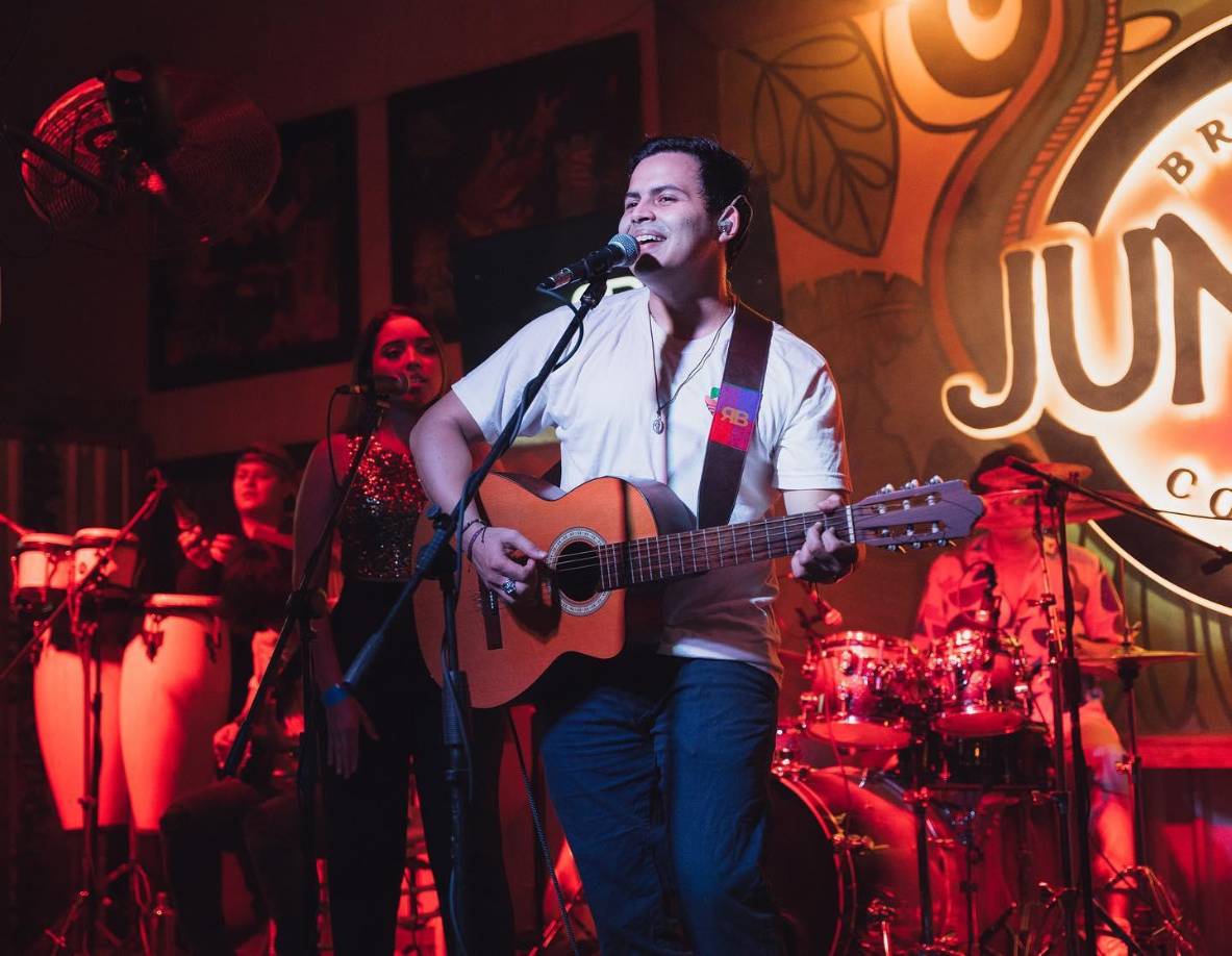 Rodolfo Bueso. El músico sampedrano y su banda se presentarán en Expocentro este jueves 29 de junio a partir de las 8: 00 pm. 