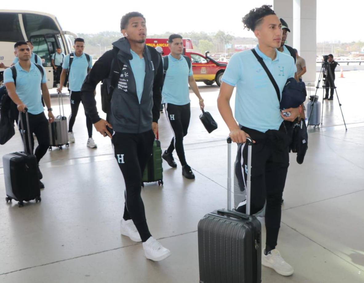 Reinaldo Rueda y sus 30 futbolistas viajaron apenas 12 horas después del partido disputado en el Estadio Nacional de Tegucigalpa.