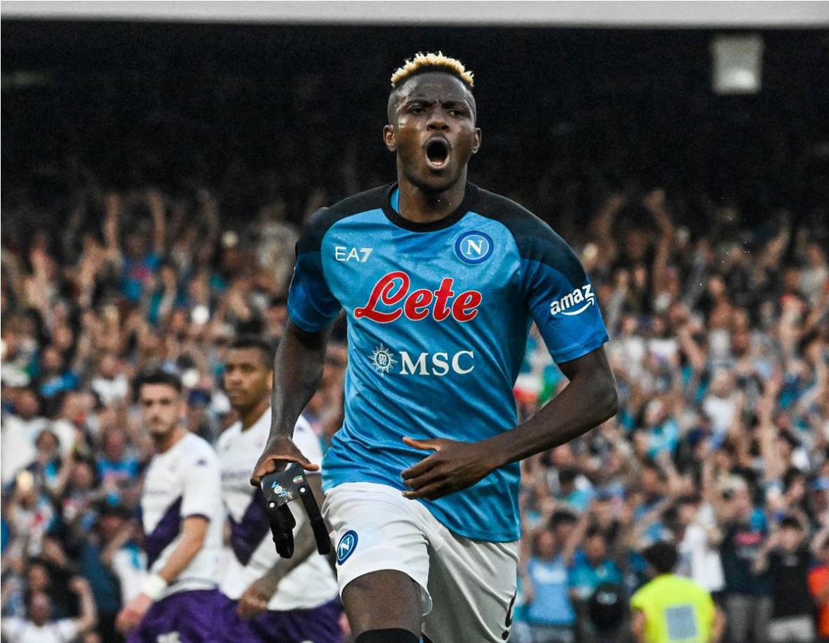 Víctor Osimhen - Si cualquier club de Europa quiere fichar al goleador nigeriano, tendrá que poner una cantidad increíble de dinero. Concretamente, según el diario “Il Mattino”, el delantero sólo saldría del Napoli por 160 millones de euros. PSG y Manchester United ya saben el precio del ‘9’ del campeón de la Serie A.