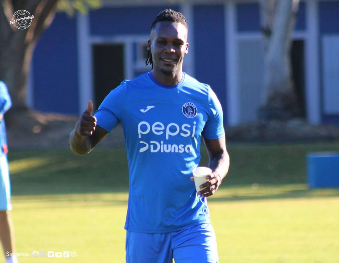 Román Rubilio Castillo sigue sin definir su futuro tras rescindir contrato con el Motagua, que quiere ofrecerle uno nuevo tras conocerse su lesión. Pero el delantero hondureño estaría cerca de fichar por los Potros del Olancho FC.