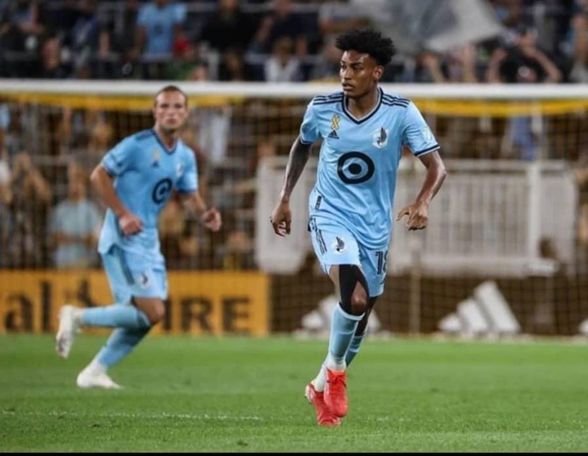 Joseph Rosales suele visitar a su amada chica una vez por semana. Hace el sacrificio de viajar para compartir con ella. 