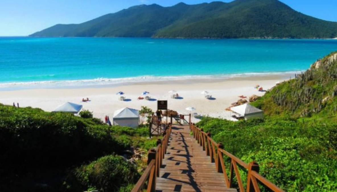 12. Playas de Pontal do Atalaia, Brasil: Las playas ubicadas en el Arraial do Cabo son uno de los mejores destinos turísticos en Brasil, país famoso por sus carnavales, mujeres hermosas y sus playas.