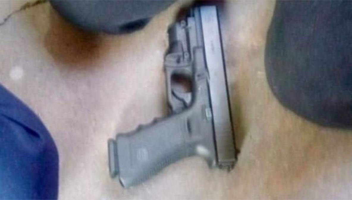 El niño usó dos pistolas, una de calibre .40, y la otra de .22, dijo el fiscal de Coahuila, Gerardo Márquez, quien adelantó que se investigarán los dispositivos electrónicos del niño para descubrir cómo adquirió las armas.<br/>No está claro si la maestra que salió a buscar al atacante al baño es la misma que murió, que tenía 50 años.