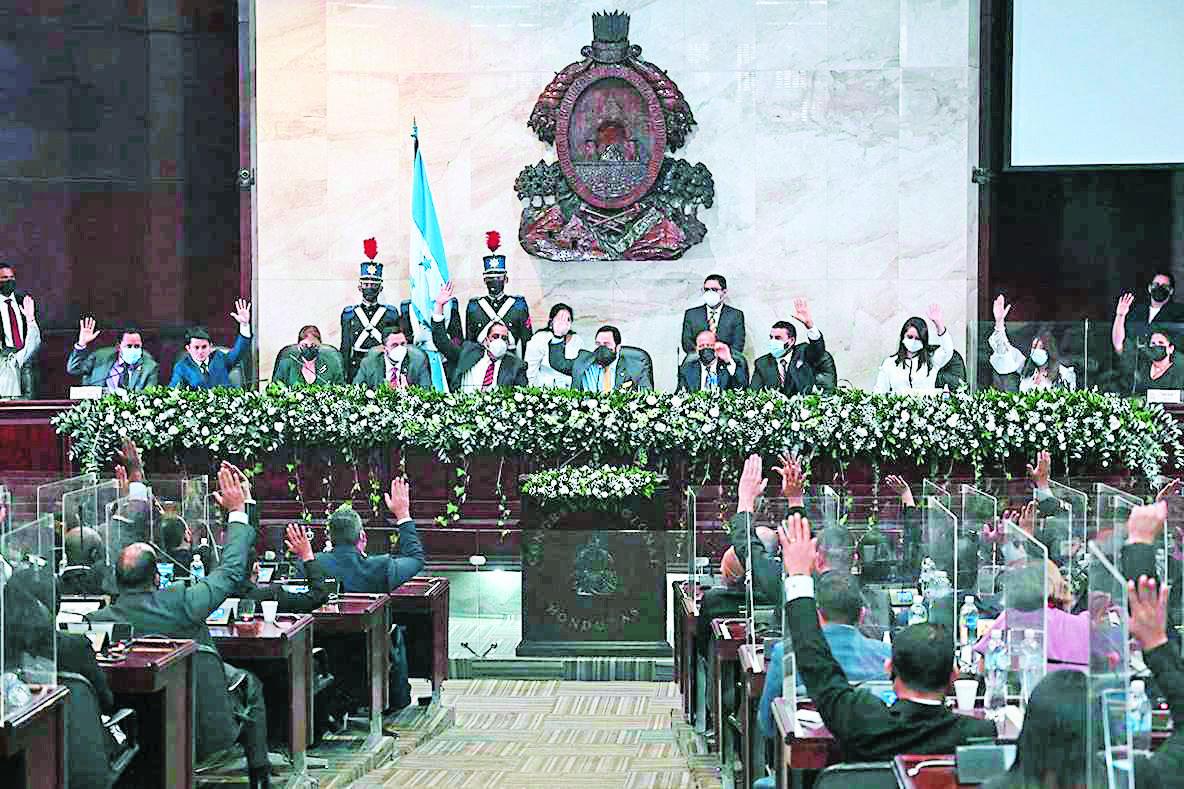 Se prolonga crisis en el Congreso Nacional: ni Luis Redondo ni Jorge Cálix quieren ceder