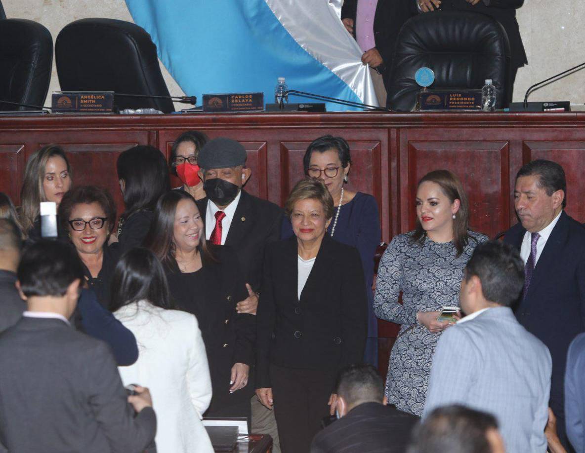 Los magistrados electos son Sonia Marlina Dubón, Roy Pineda, Mario Díaz, Francisca Villela, Rubenia Galeano y Rebeca Obando, por el Partido Libre; Gaudy Bustillo, Anny Belinda Ochoa, Isbela Bustillo, Walter Miranda y Luis Fernando Padilla, del Partido Nacional; y Odalys Nájera, Milton Jiménez, Wagner Vallecillo y Nelson Danilo Mairena, por el Partido Liberal.