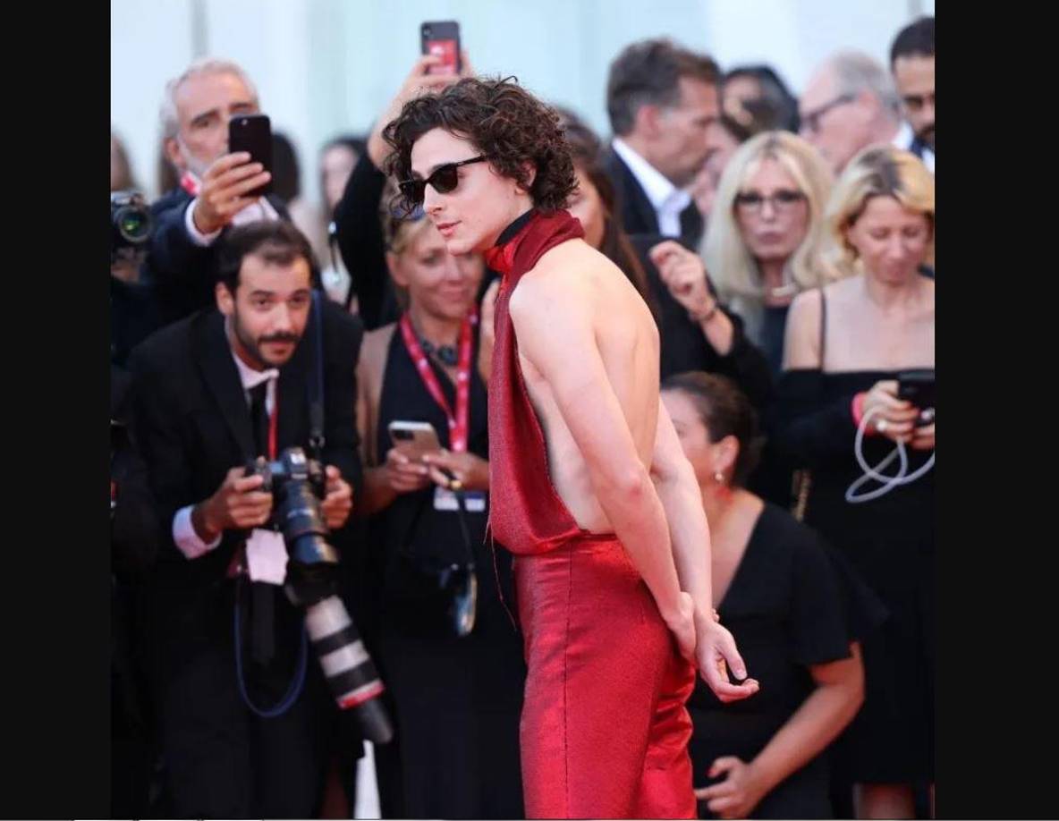 Los dos jóvenes actores protagonizan a una pareja de muchachos abandonados y marginados por su idéntico y feroz instinto caníbal y que acaban buscando juntos su lugar en el mundo.