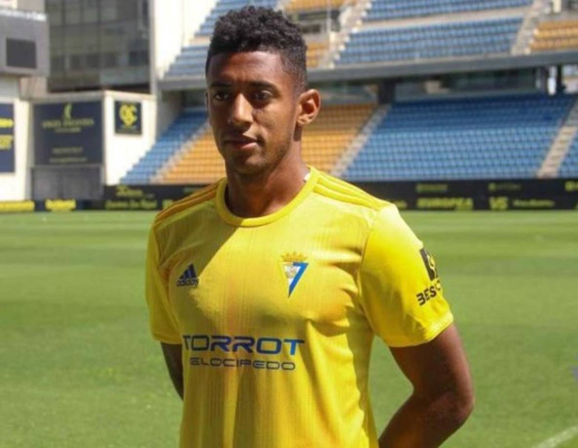 El delantero hondureño Antony Lozano llega al Cádiz en calidad de préstamo por parte del Girona FC.