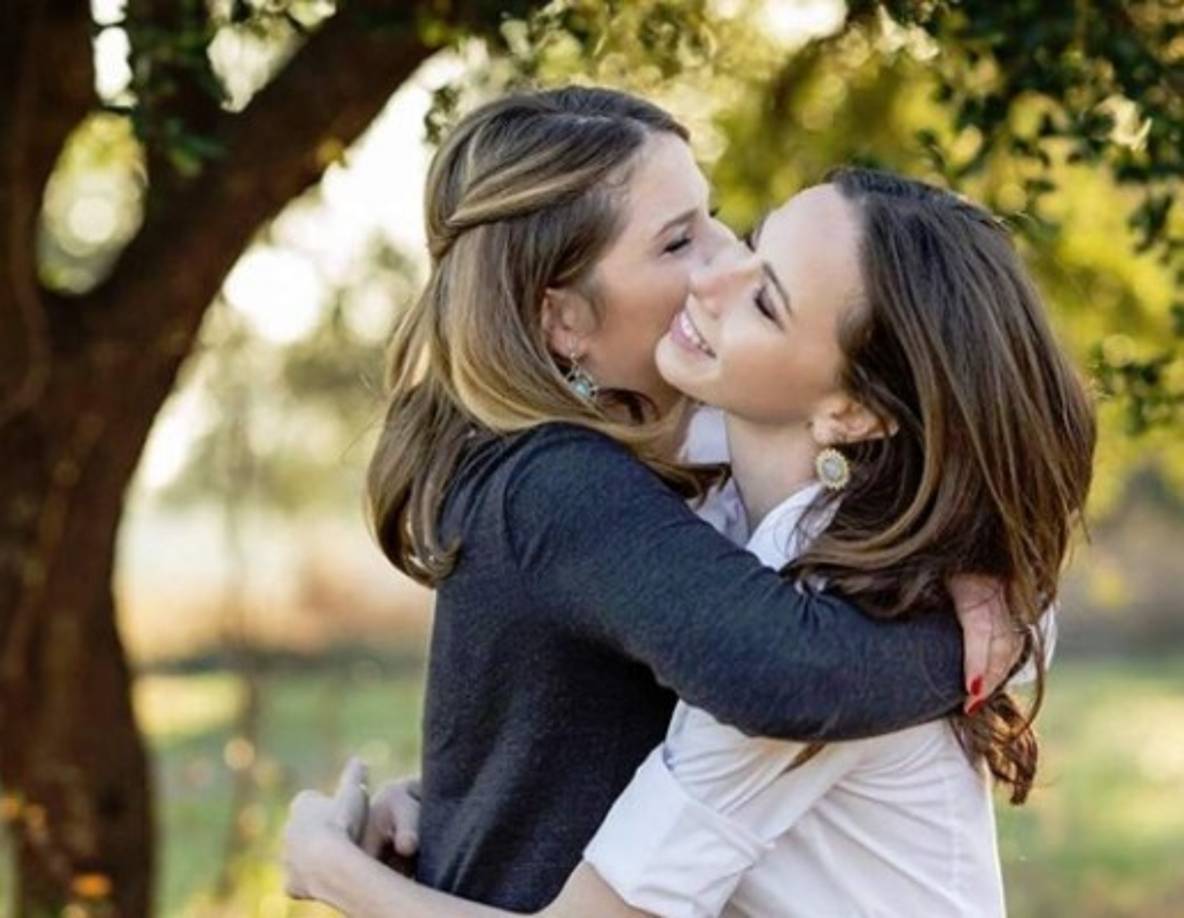 Barbarita es cofundadora de la organización de salud pública sin ánimo de lucro Global Health Corps, mientras que su hermana trabaja como presentadora en NBC.