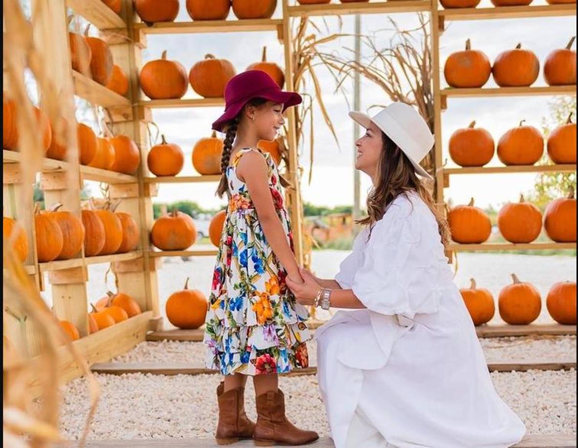 “¿Qué es mi mayor preocupación? Todas las que somos mamás pensamos en el bienestar de nuestros hijos, ahora mismo que la salud mental se ve tan afectada por cosas que nosotros como familia también podemos cuidar, ¿por qué no prevenir que nuestros hijos más adelante presenten a lo mejor algún trastorno que se pudo haber evitado con una decisión mejor tomada?”, agregó.