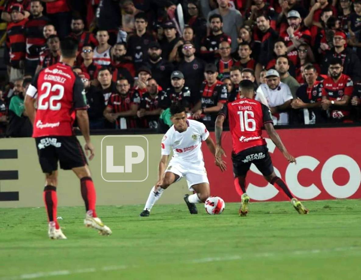 José Mario Pinto volvió a ser protagonista en la final de la Liga Concacaf ante Alajuelense.