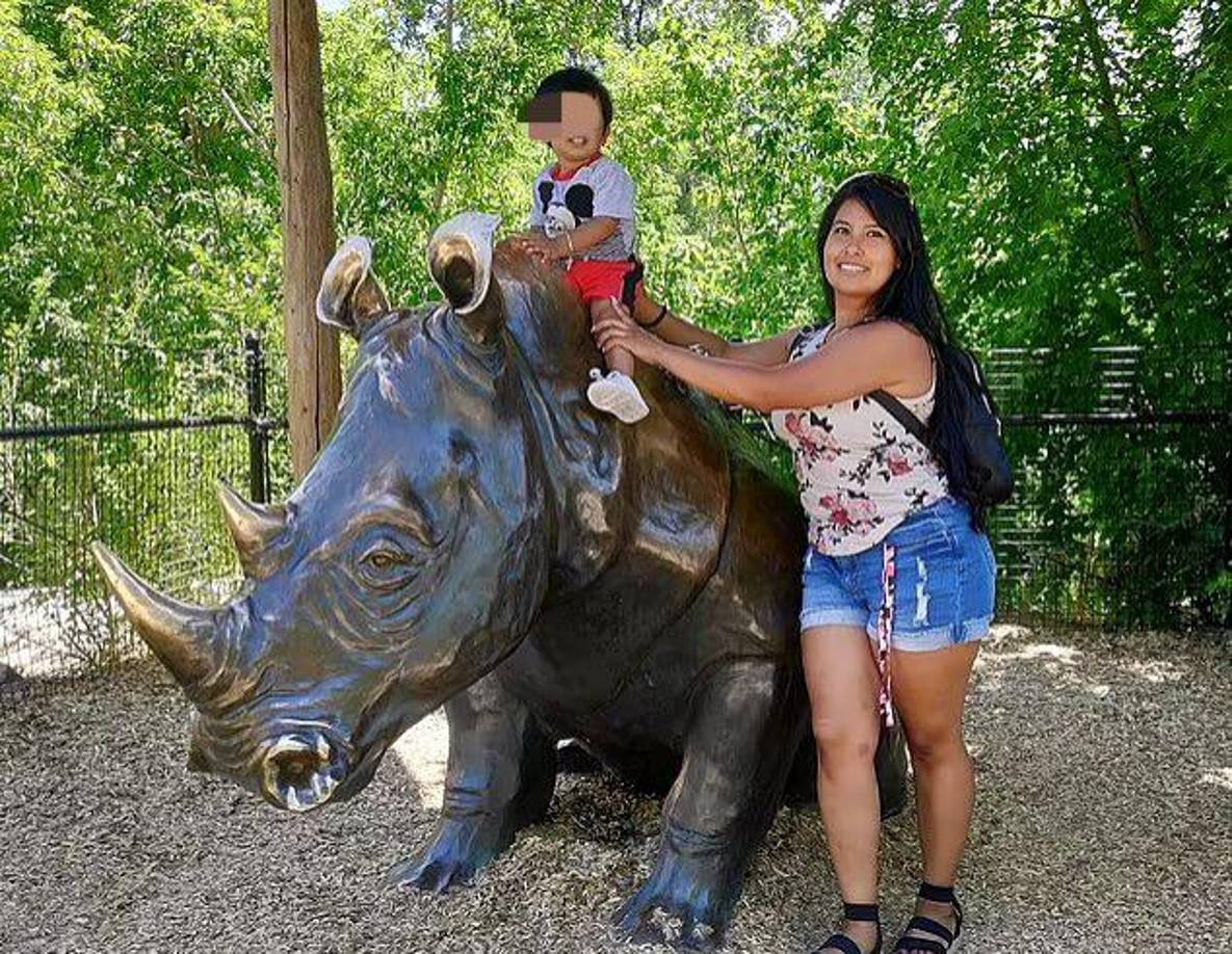 Las cámaras de seguridad de los vecinos muestran evidencia que sugiere que los cuerpos fueron hallados el martes, aunque se cree que el trágico suceso ocurrió la noche del domingo o lunes.