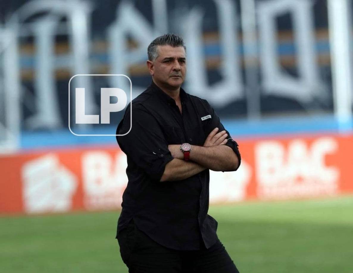 Diego Vázquez recibió cánticos de los aficionados de Motagua en su despedida del Ciclón Azul.