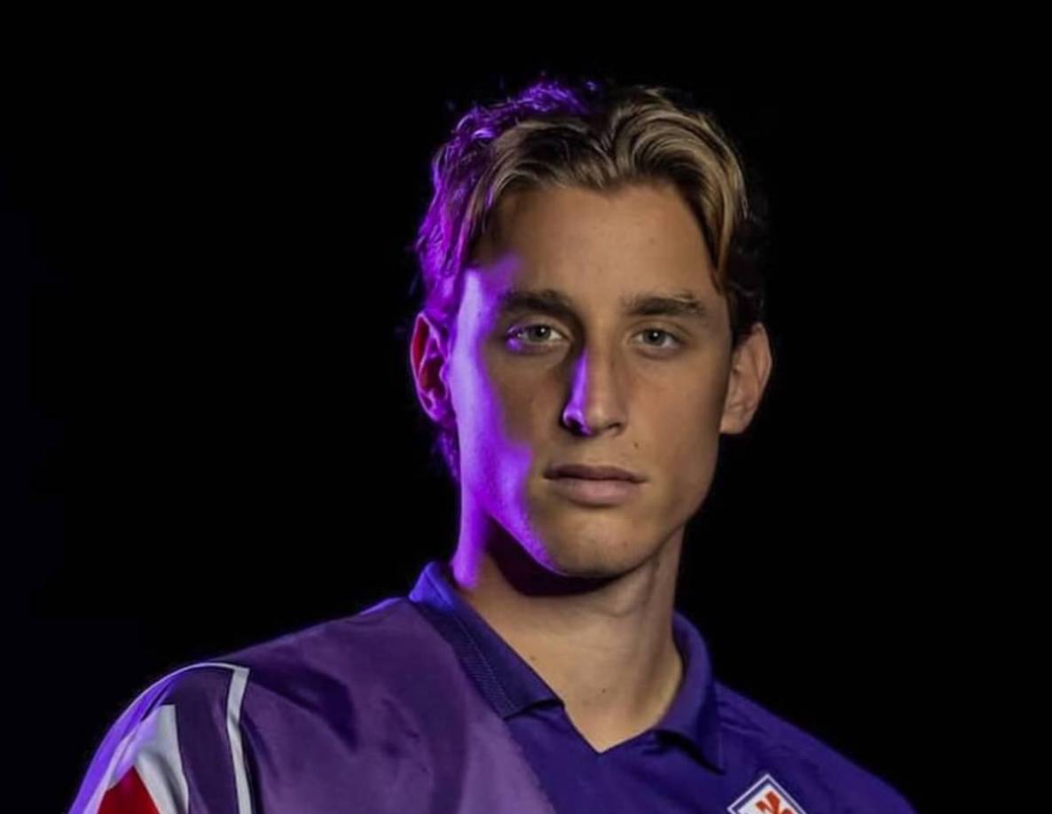 Edoardo Bove, jugador del Fiorentina, cayó desplomado y sin conocimiento en el campo durante el partido ante el Inter de Milán. 