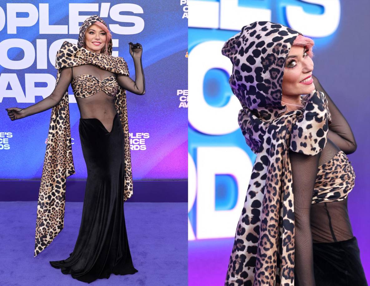 La cantante canadiense Shania Twain tampoco acertó con este traje negro con estampado de animal print.