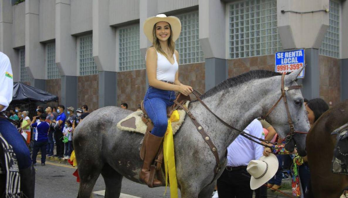 Las jinetes acapararon miradas.