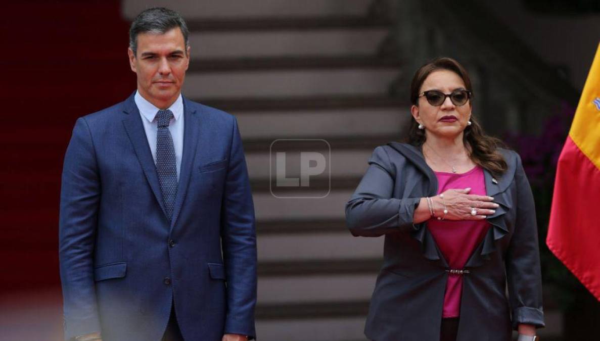 Xiomara Castro recibe con honores a Pedro Sánchez en Casa Presidencial (FOTOS)