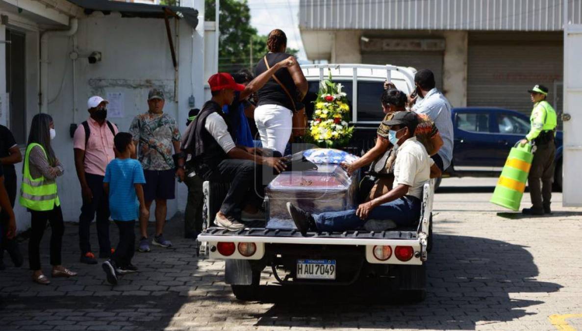 Los otros agentes lograron detener al conductor del camión y lo llevaron a las instalaciones de la Policía Municipal ubicada en la 20 calle, del barrio Las Palmas.