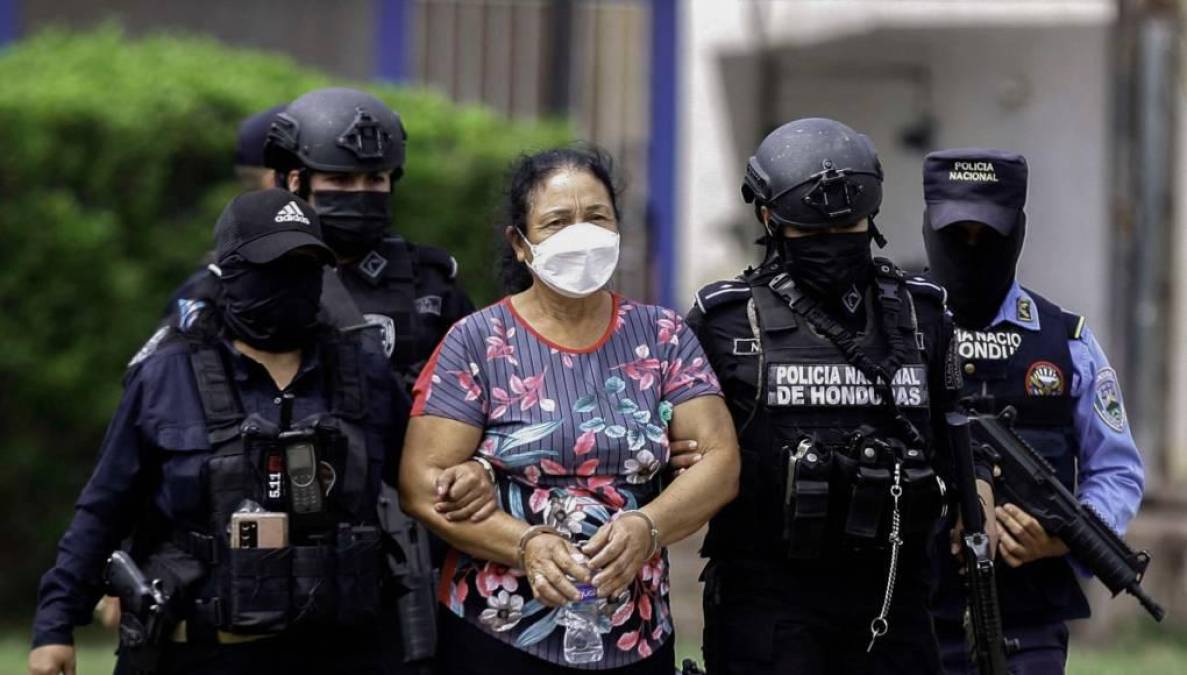 De acuerdo a Miguel Pérez, director de la DNFE, Bobadilla, líder del temido clan narco Montes Bobadilla, será enviada a Estados Unidos el próximo martes 26 de julio a las 6:15 am. 
