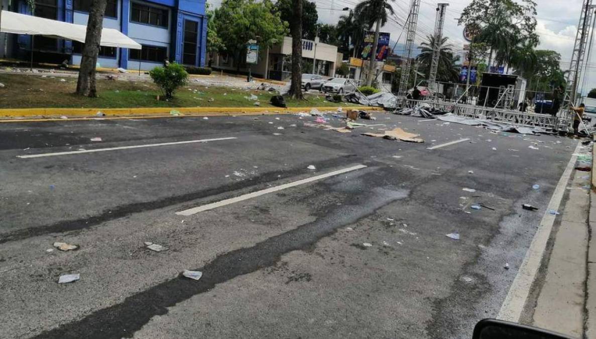 En torno al tema, Josué Cover, director de Prensa y Medios, comentó a Diario LA PRENSA que se prevé que la limpieza de las calles concluya a eso de las 2:00 pm este domingo.